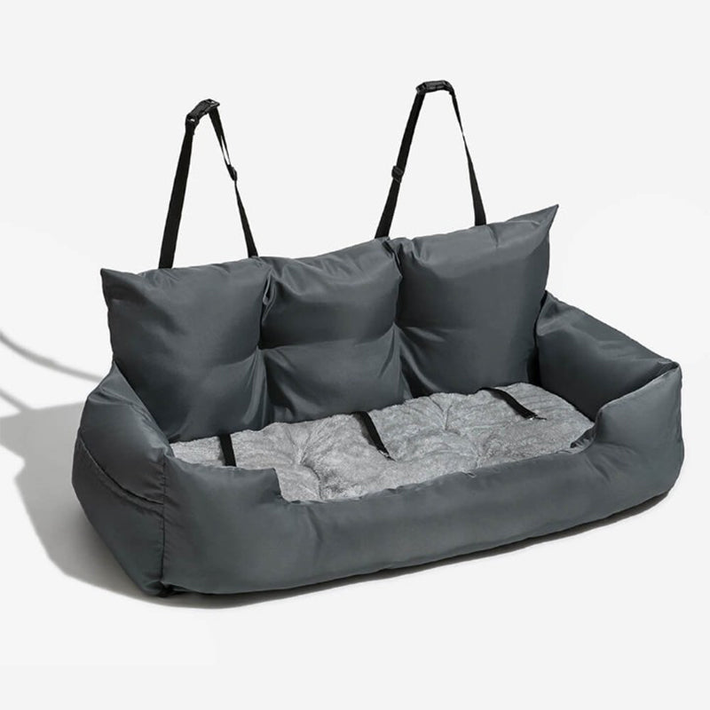 lit de voiture ComfortRide, conçu pour assurer sécurité et confort pendant les trajets, avec sangles ajustables et design imperméable.