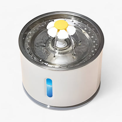 Fontaine à eau automatique AquaFlow pour animaux, flux d'eau apaisant et filtré, encourageant une hydratation optimale, sans BPA et silencieuse.