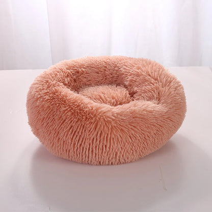 Lit Donut SnugNest, moelleux et confortable, en tissu fleece corail doux, disponible en plusieurs couleurs et tailles.